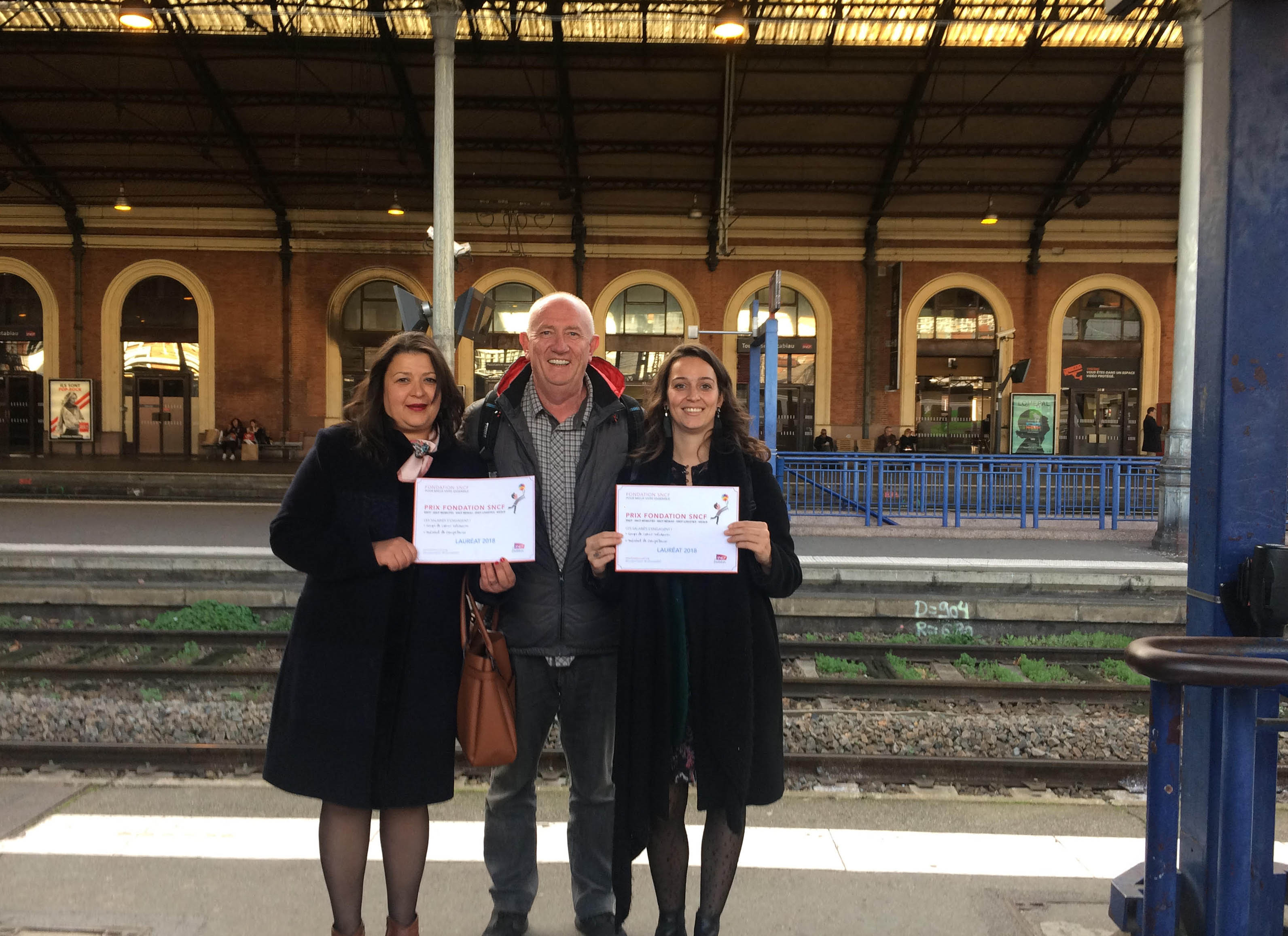 Samia Khouaja, présidente de l'association Jasmin d'Orient, Philippe Ferran, parrain de l'opération et Mélanie Delozé, secrétaire générale de la Ligue Contre l'Obésité.