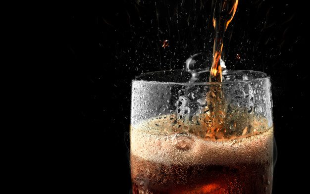 Alors que commence le « janvier sec » (le fameux Dry January importé du Royaume-Uni), cette initiative citoyenne n’a pas réussi à obtenir le soutien de l’État français. Mais la marque Coca-Cola a flairé le bon coup pour, paraît-il, « changer la vision de l’apéro ». Ou quand le business se moque de la santé...